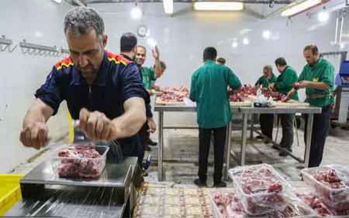 توزیع ۲ هزار ۵۰۰ بسته گوشت گرم در میان نیازمندان قم